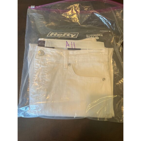 Gloria Vanderbilt Women’s White Boyfriend Jeans Size 8 Relaxed Fit Denim - Picture 8 of 8